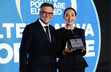 Елена Кристиано получи европейска награда за принос към италианската общност по света