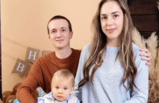 Млада жена и майка има нужда от помощ, за да спаси крака си