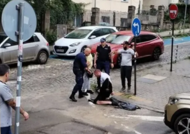 Бащата, обезвредил мъжа, нахлул в кола, е полицай от СДВР