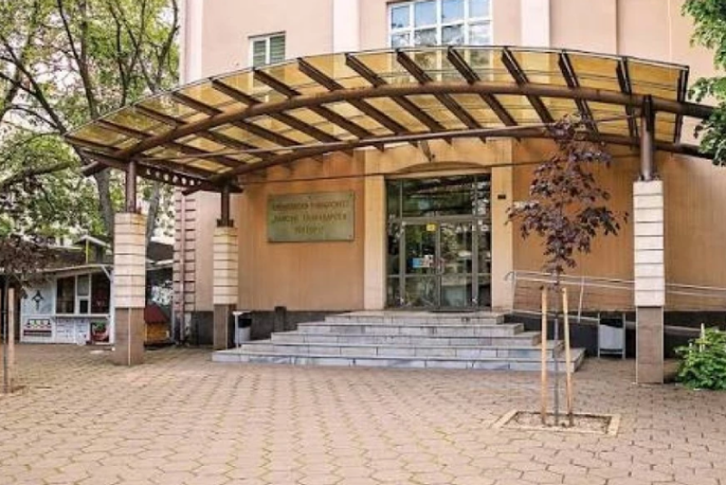 Задържаха зам.-ректора на ПУ - икономическа полиция извършва обиски в университета