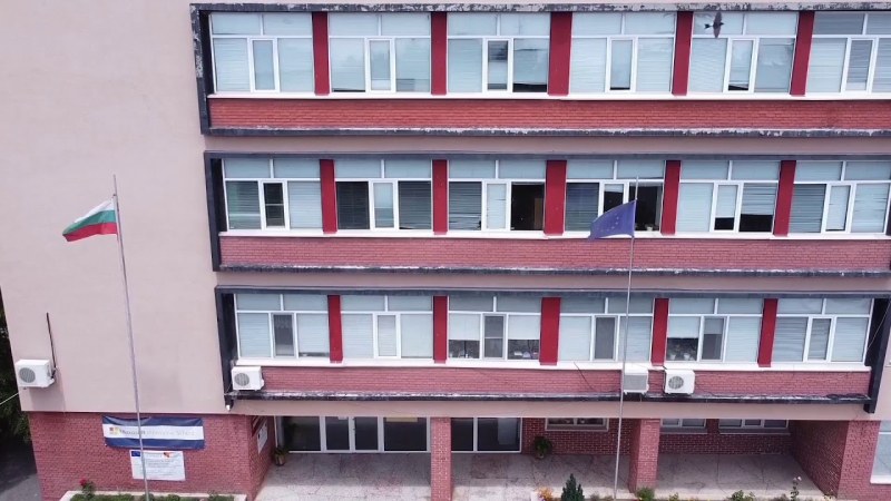Отменят тържеството за раздаване на дипломите в Сопот след смъртта на ученик