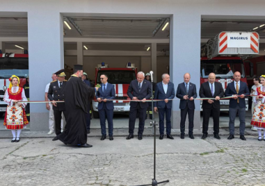 Срязаха лентата на обновената пожарна в Пловдив
