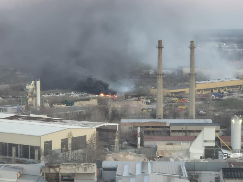 Глоби до над 10 000 евро за палене на гуми и отпадъци в Пловдив