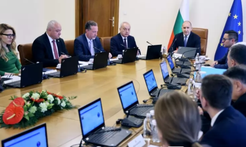 Кабинетът замразява минималната заплата до 2028 г.