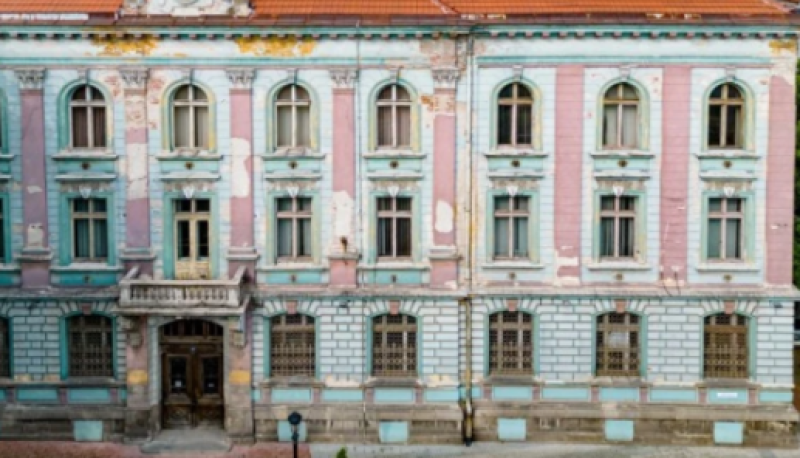 Реставрират фасадите на БНБ за 1 825 916 евро