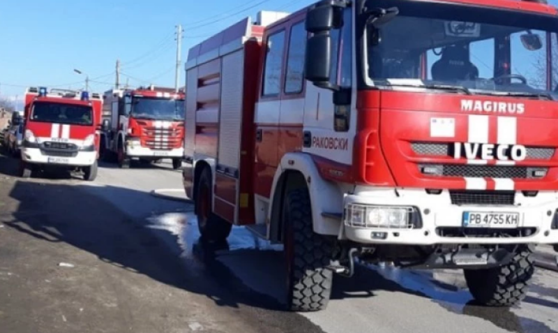 Мъж загина, а двама възрастни пострадаха след пожар в Садово