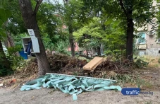 Кашони, клони и стара щора превърнаха зелена площ в сметище в Мараша СНИМКИ