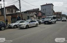 Полиция и общинари нахлуха по улици в Столипиново, проверяват съмнително забогатели