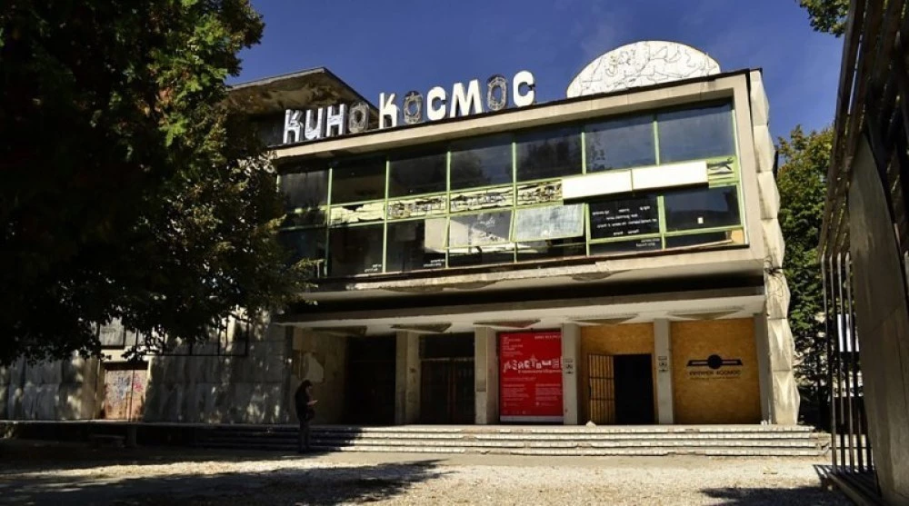 Шест фирми в надпревара за обзавеждането и оборудването на кино “Космос“