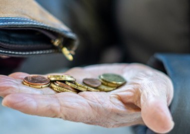 443 евро става линията на бедност догодина, над 1,3 милиона българи живеят под този праг