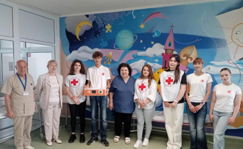 Младежи от БЧК - Пловдив събраха 10 000 евро и дариха модерна апаратура на Клиниката по детска хирургия