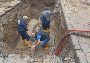 Голяма ВиК авария остави квартали на Пловдив цяла нощ без вода