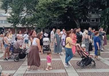 Родители в Пловдив отново излизат на протест