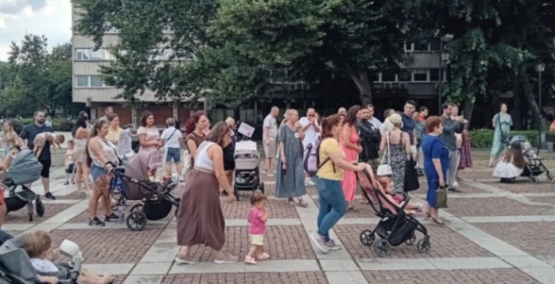 Родители в Пловдив отново излизат на протест