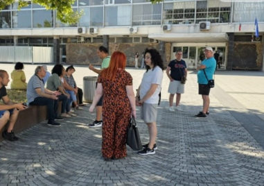 Жители на „Западен“ излязоха на протест срещу ново строителство между блоковете