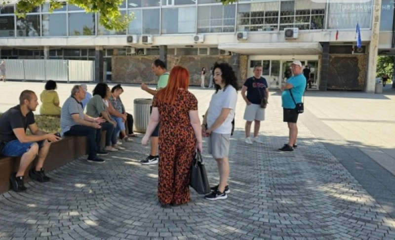 Жители на „Западен“ излязоха на протест срещу ново строителство между блоковете