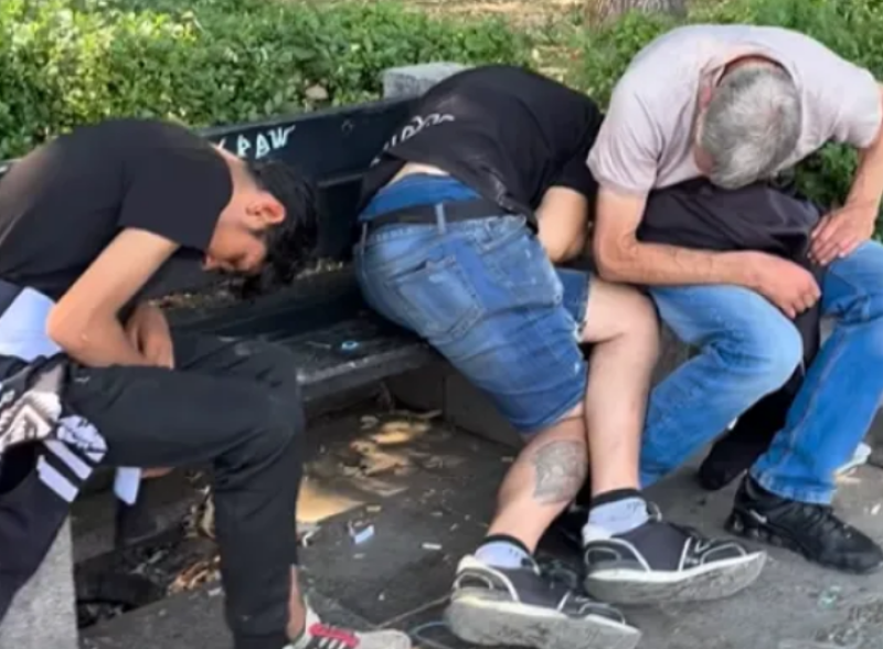 Пловдивчанка засне три “зомбита“ на пейка ВИДЕО