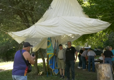 Парашутисти от цялата страна се събраха в Калофер за първия национален събор ВИДЕО