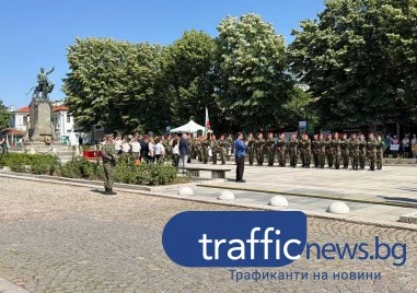 Стотици посрещнаха участниците в похода „По стъпките на Апостола“ в Карлово