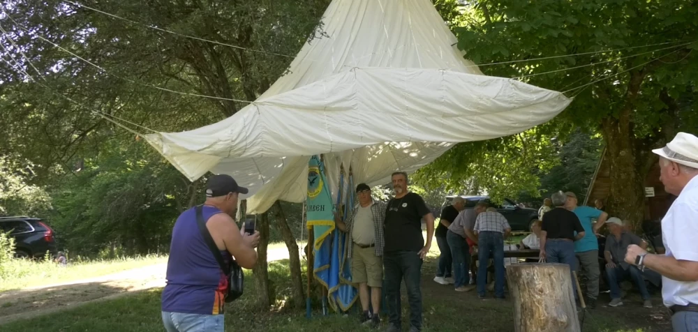 Парашутисти от цялата страна се събраха в Калофер за първия национален събор ВИДЕО