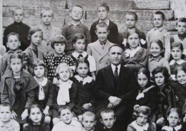 На този ден: В Царство България е въведено задължително и безплатно образование до 7 клас