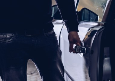 Пловдивчанин спипа автокрадец, полицията го арестува