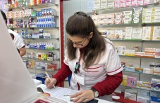 ИКМФ: Повече средства за лекарства, но без решение за професионалната грижа, която гарантира достъпа до тях