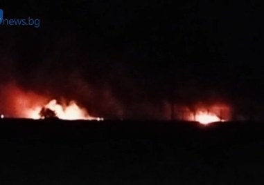 Мълния подпали поле край Съединение, тракторист спаси къщи и бензиностанция от огнен ад ВИДЕО