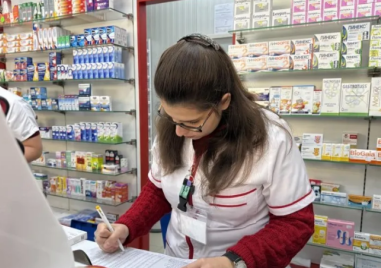 ИКМФ: Повече средства за лекарства, но без решение за професионалната грижа, която гарантира достъпа до тях