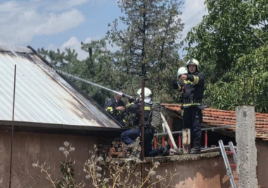 Стара камина едва не изпепели къща в асеновградско село