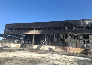 Нови подробности за пожара край Асеновград, изгоряха складове за суровини