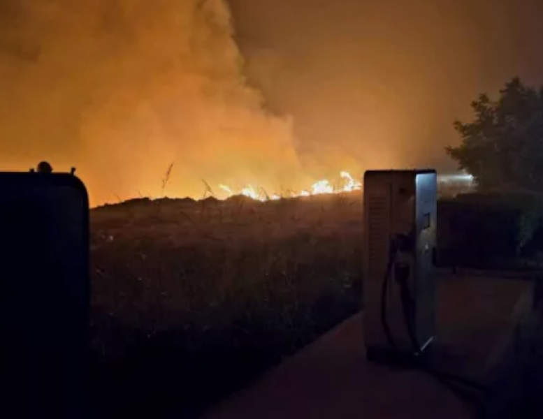 Пожарът край Асеновград е овладян, но огънят продължава да тлее