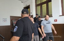 Оставиха в ареста бащата и сина с наркооранжерията край Пловдив