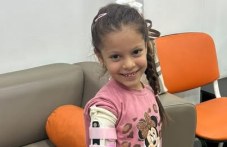 Малката Алиса има нужда от нови операции, за да може да движи ръчичката си