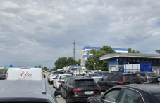 Опашки от коли и чакане с часове пред КАТ Пловдив! Летен пик и чести сривове на системата изнервят шофьори