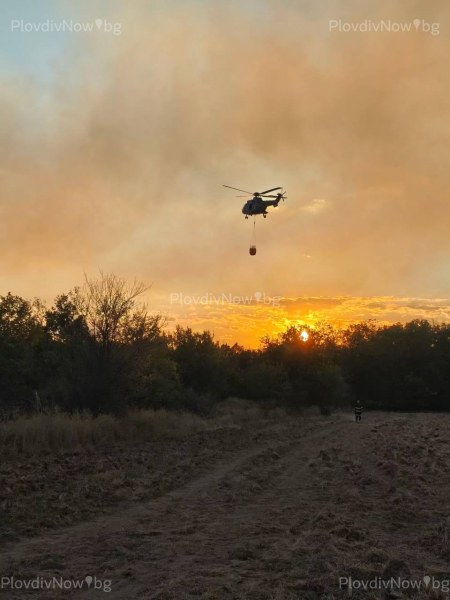 Хеликоптер се включи в гасенето на пожара край Брезово