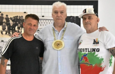 Наградиха Христо Бонев със златна огърлица