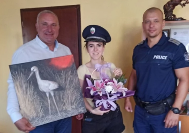 Млада художничка трогна полицаите, спасили щъркел от огнения ад край Асеновград