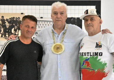 Наградиха Христо Бонев със златна огърлица