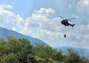 Дежурни екипи на пожарната ще следят пожарът в Асеновград да не пламне отново