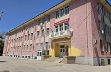 Полиция пак влезе в СУ „Найден Геров“, директорката е задържана