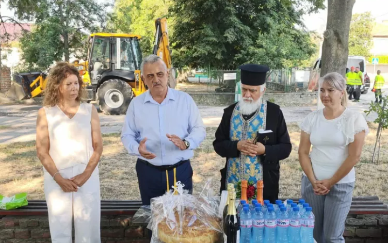 Започна реконструкция на водопроводната мрежа в Строево СНИМКИ