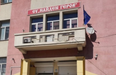 Освободиха директорката на СУ „Найден Геров“, договори за над 330 хил. лева са в основата на разследването