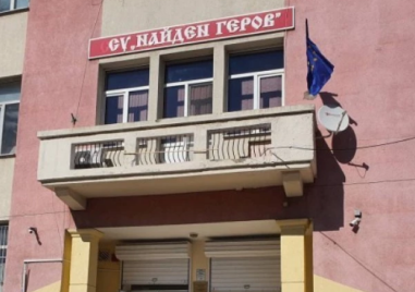 Освободиха директорката на СУ „Найден Геров“, договори за над 330 хил. лева са в основата на разследването