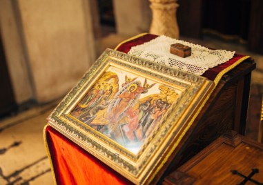Почитаме днес мъченици, горени заради вярата