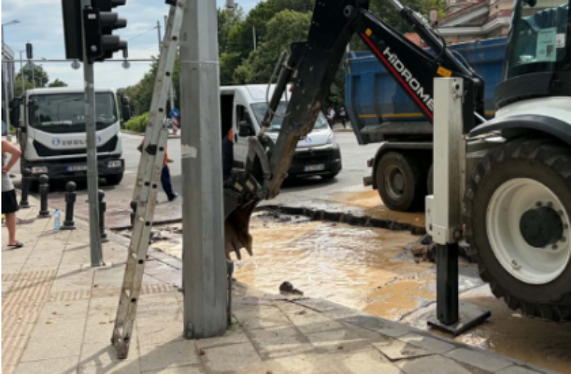 Голяма ВиК авария в Пловдив - стотици домакинства са без вода или с ниско налягане