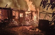 11 часа борба с пожар в Граф Игнатиево, огнеборци спасиха две къщи