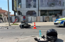 Моторист е блъснат от БМВ, друг самокатастрофира
