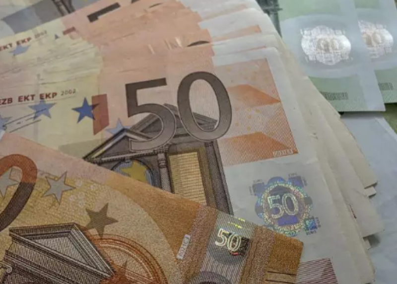 Минималната заплата за 2027 г. ще е до 667 евро