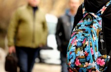 Трима малолетни попадат в болница дневно след употреба на алкохол и дрога